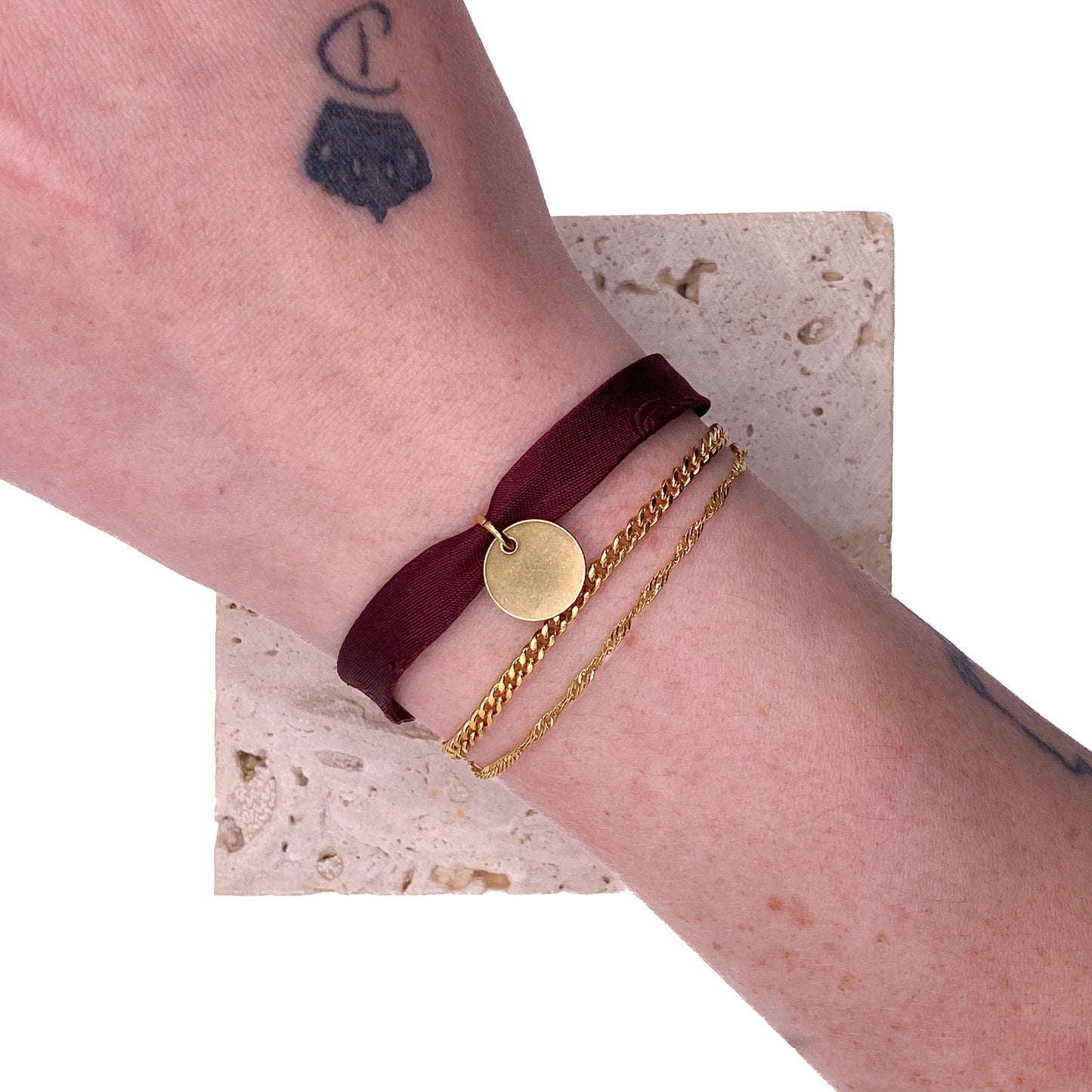 Bracelet en Soie et Acier Inoxydable Unique Upcycling : Luxe et écologie pour une allure affirmée ou délicatesse raffinée, issu d'une cravate vintage.