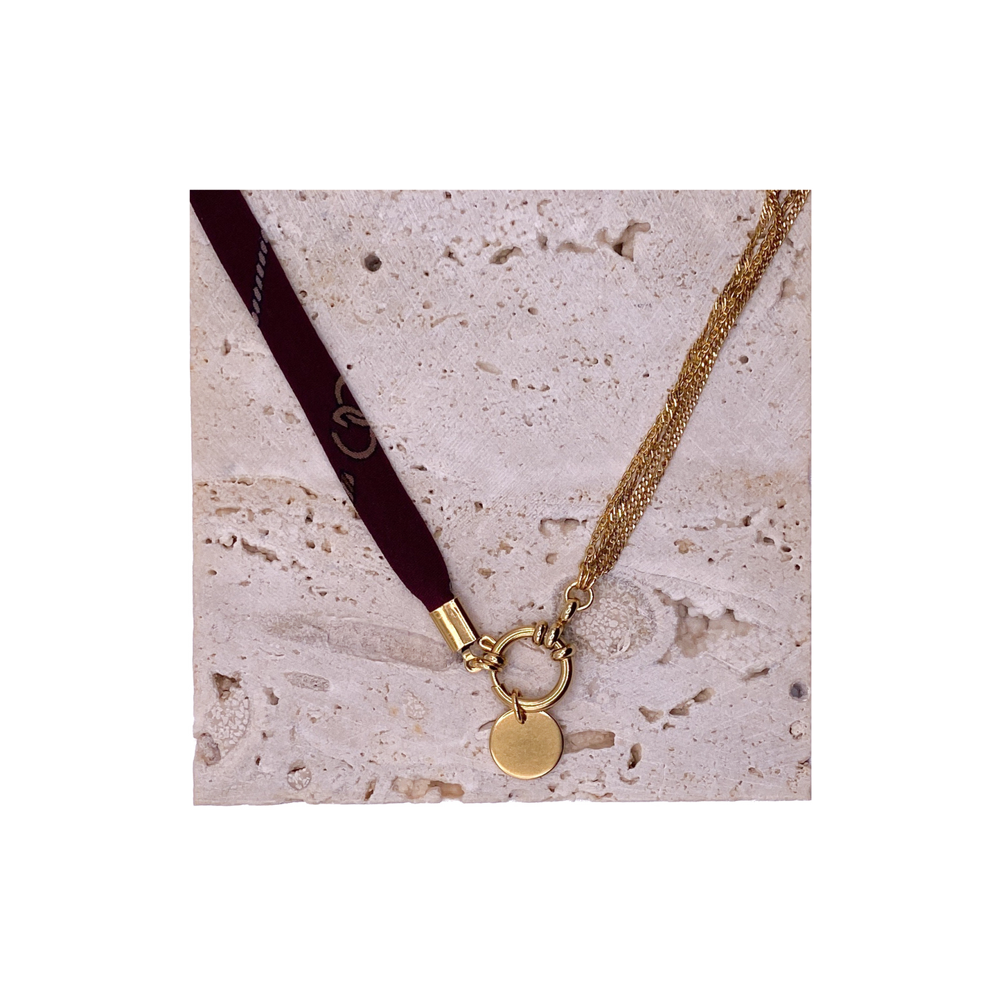 Collier en soie & acier inoxydable interchangeable : Luxe et écologie pour une allure affirmée ou délicatesse raffinée, issu d'une cravate vintage.