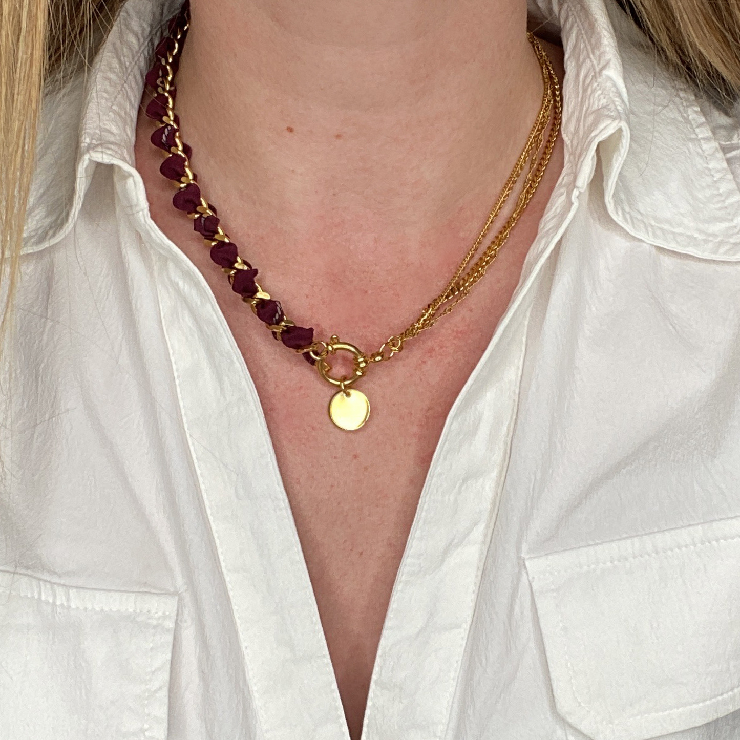 Collier en soie & acier inoxydable interchangeable : Luxe et écologie pour une allure affirmée ou délicatesse raffinée, issu d'une cravate vintage.